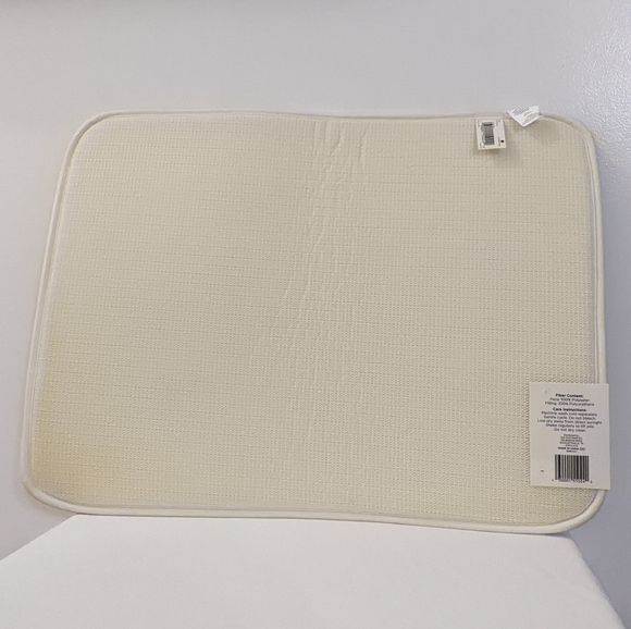 Cute Christmas Holiday Gnomes Memory Foam Bath Rug With Non Skid Backing, NWT - Picture 3 of 3